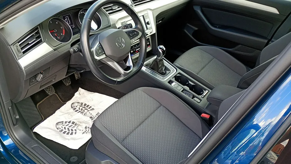 VOLKSWAGEN Passat -