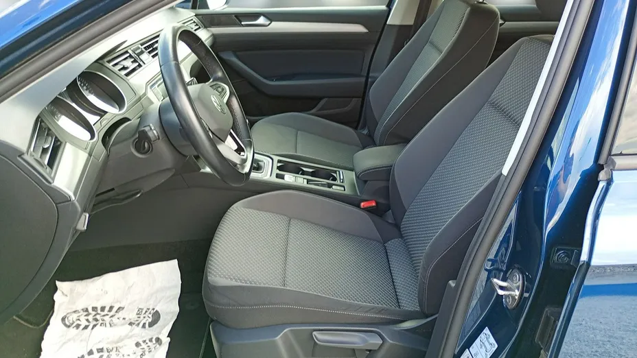 VOLKSWAGEN Passat -