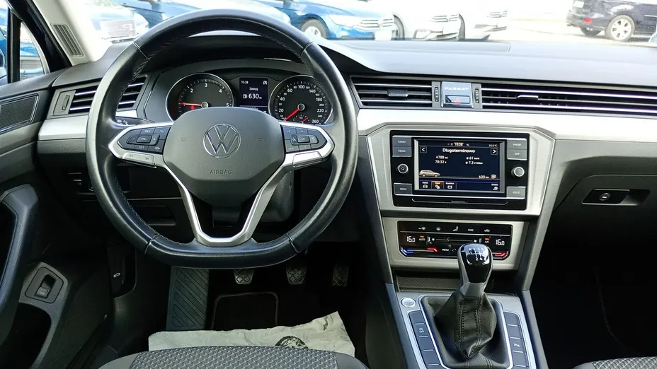 VOLKSWAGEN Passat -