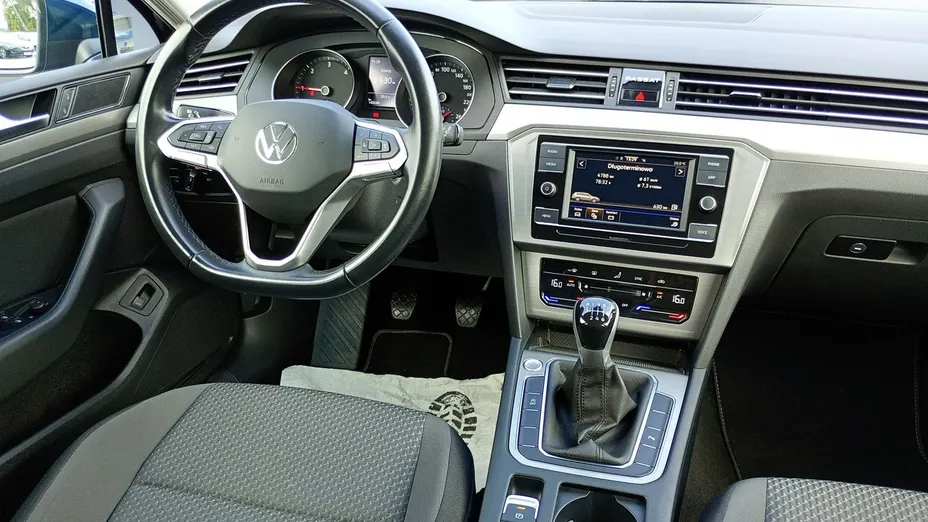 VOLKSWAGEN Passat -