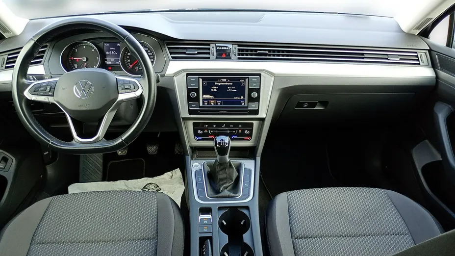 VOLKSWAGEN Passat -