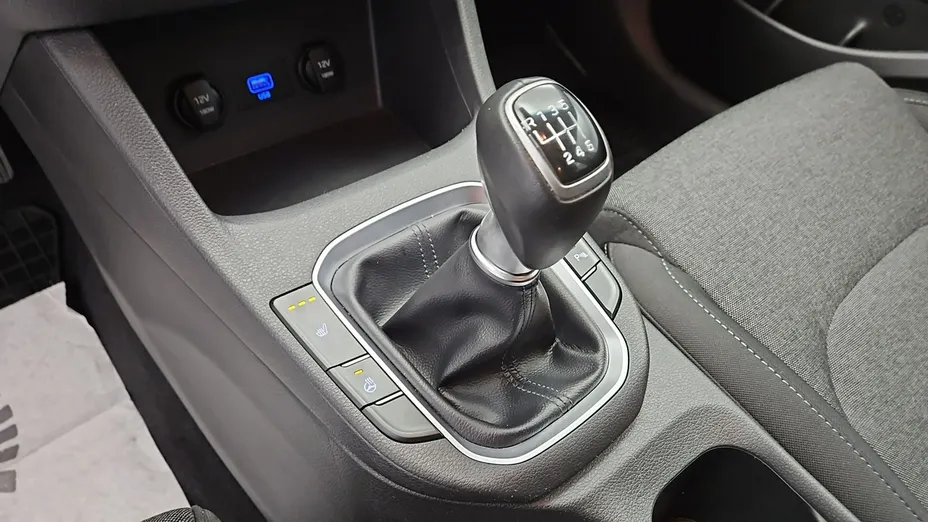 HYUNDAI i30 -
