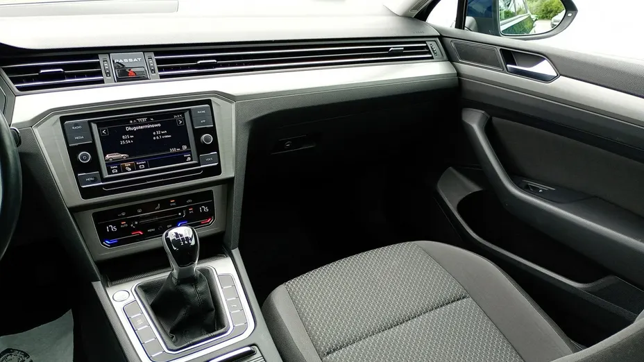 VOLKSWAGEN Passat -