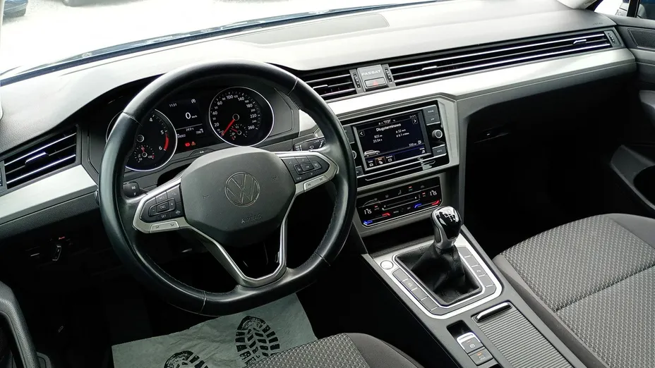 VOLKSWAGEN Passat -