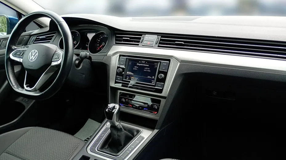 VOLKSWAGEN Passat -