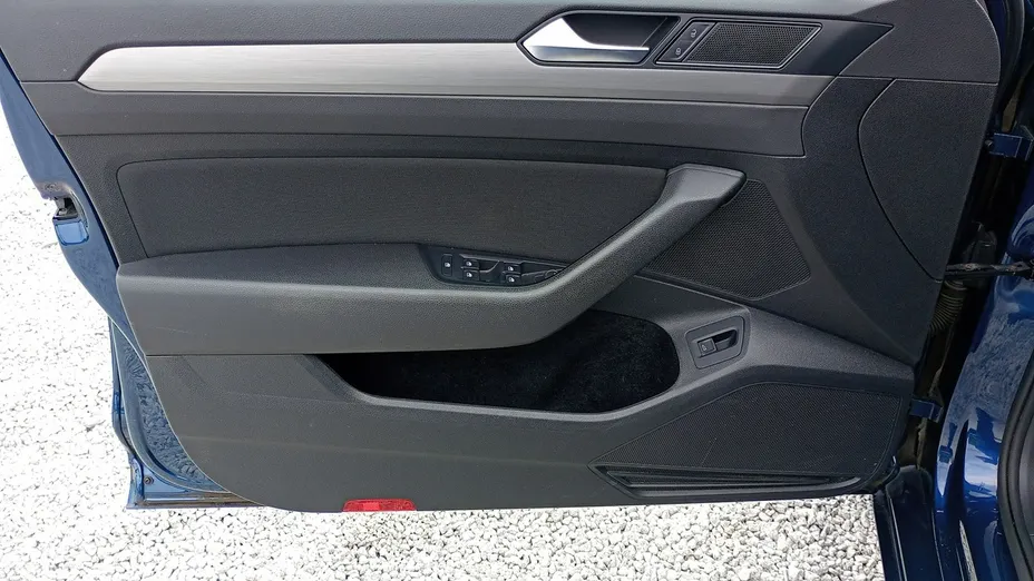 VOLKSWAGEN Passat -