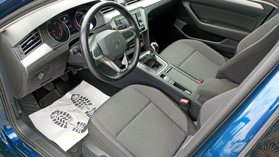 VOLKSWAGEN Passat -
