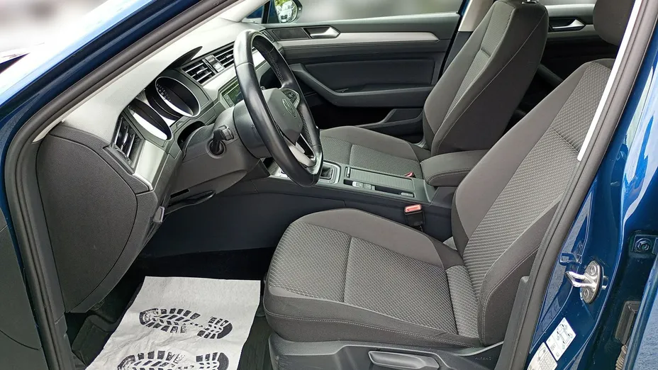 VOLKSWAGEN Passat -