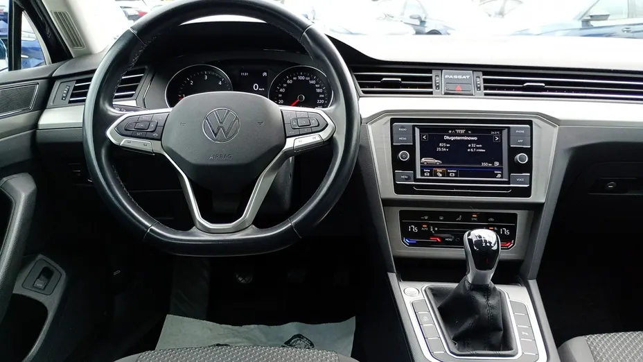 VOLKSWAGEN Passat -