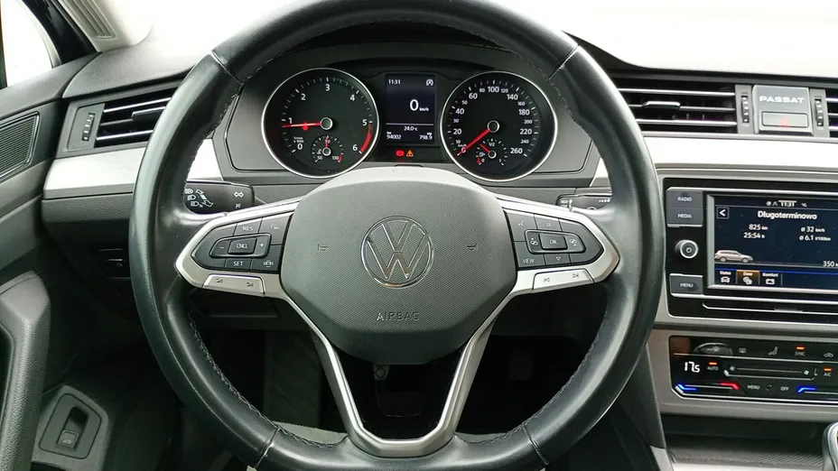 VOLKSWAGEN Passat -
