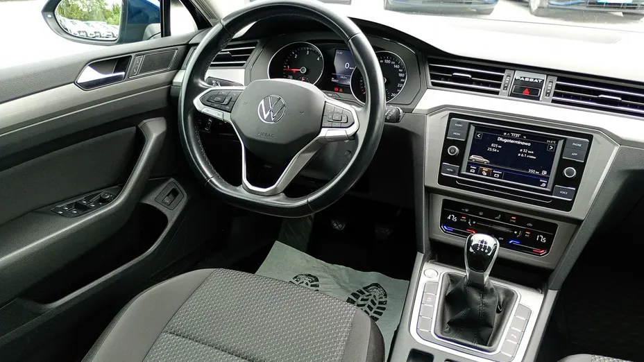 VOLKSWAGEN Passat -