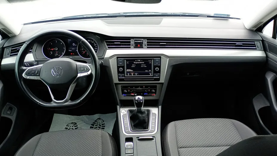 VOLKSWAGEN Passat -