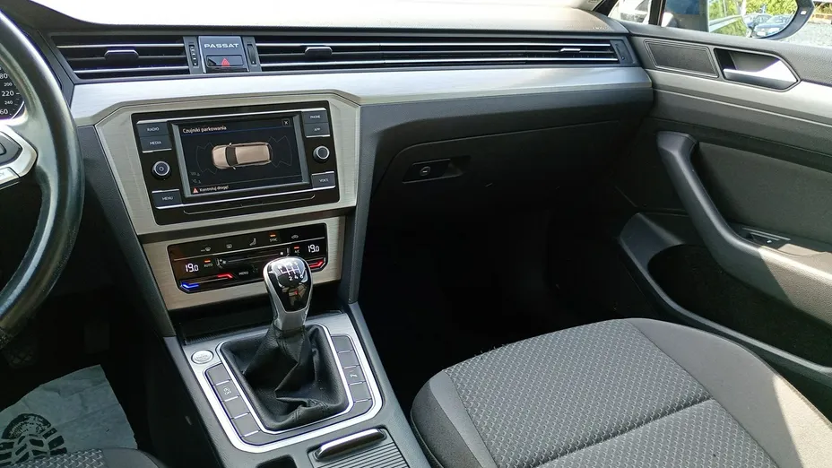VOLKSWAGEN Passat -