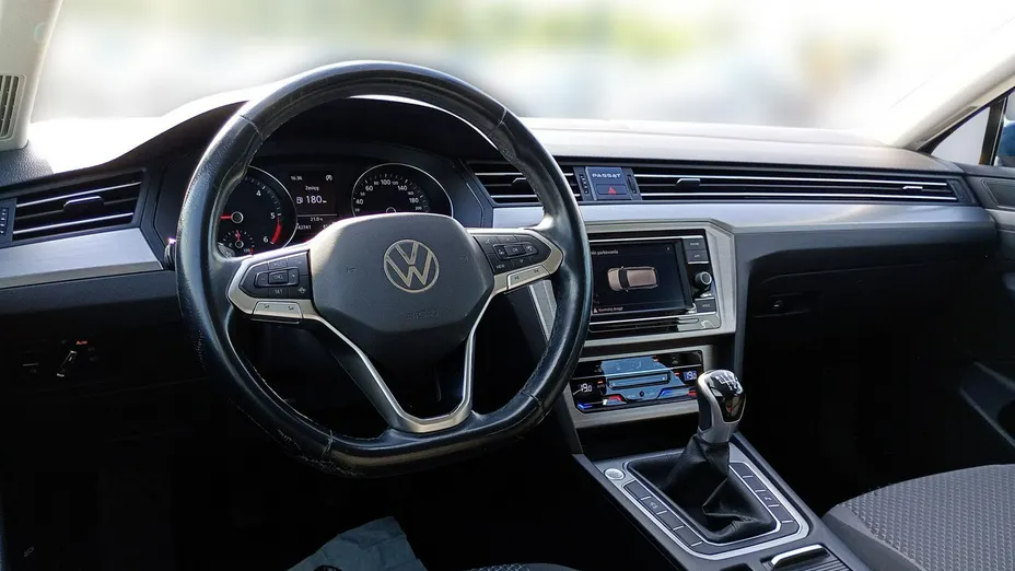 VOLKSWAGEN Passat -