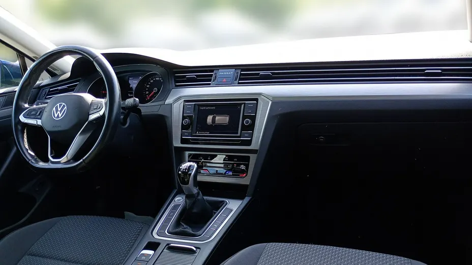 VOLKSWAGEN Passat -