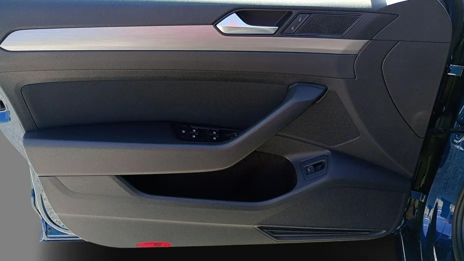 VOLKSWAGEN Passat -