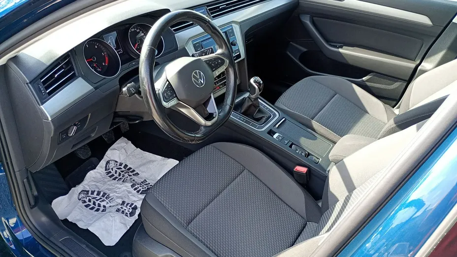VOLKSWAGEN Passat -