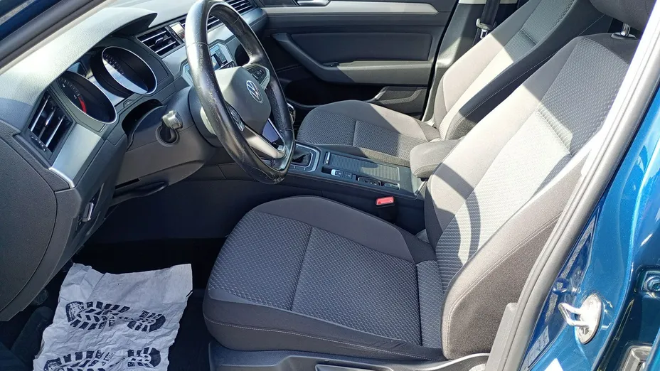 VOLKSWAGEN Passat -