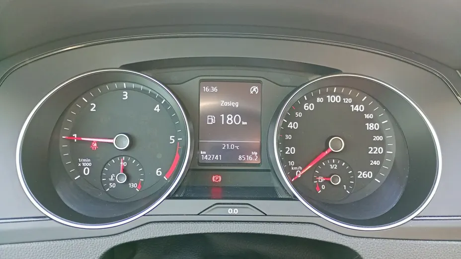 VOLKSWAGEN Passat -
