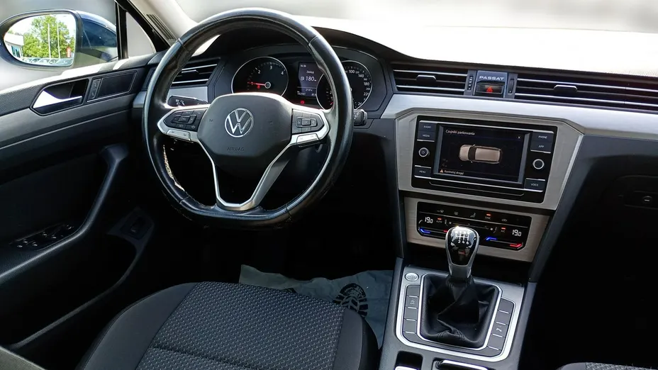 VOLKSWAGEN Passat -