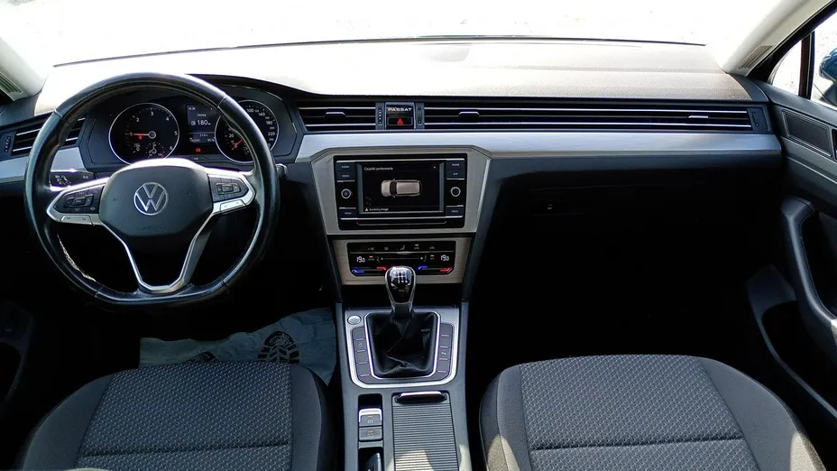 VOLKSWAGEN Passat -