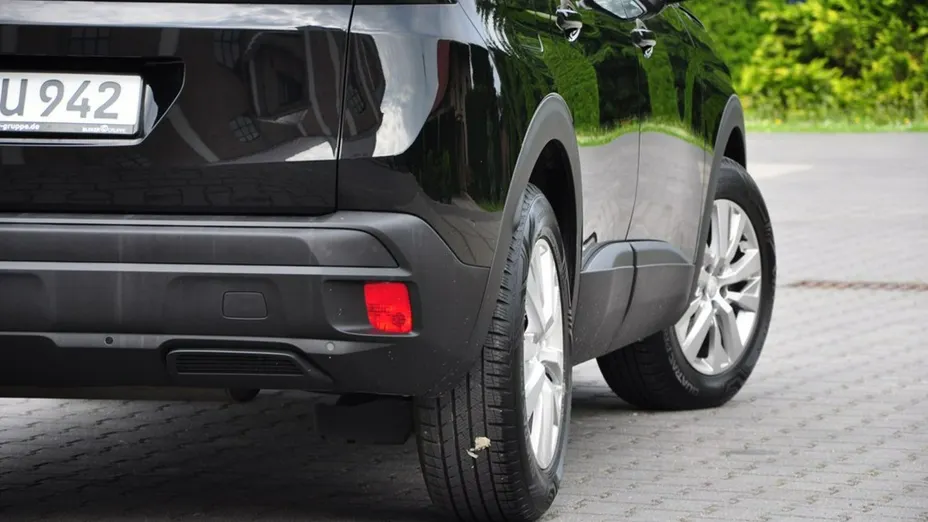 PEUGEOT 3008 -