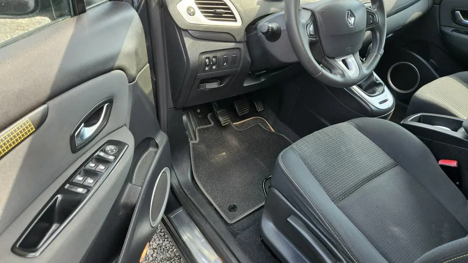 RENAULT Scenic -