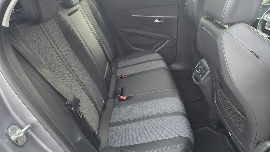 PEUGEOT 3008 -