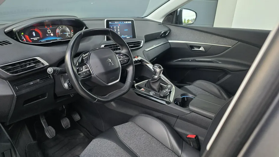 PEUGEOT 3008 -