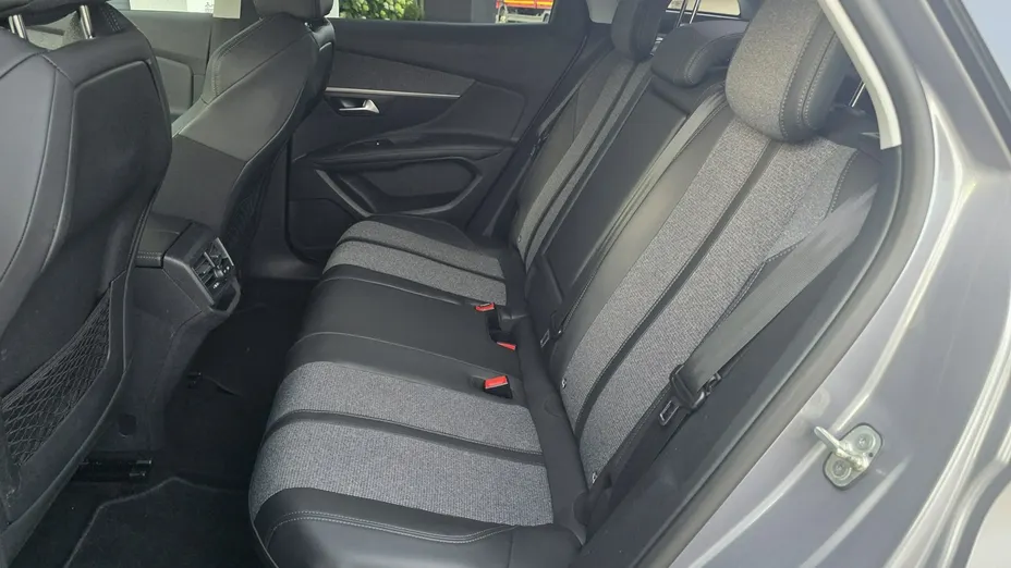 PEUGEOT 3008 -