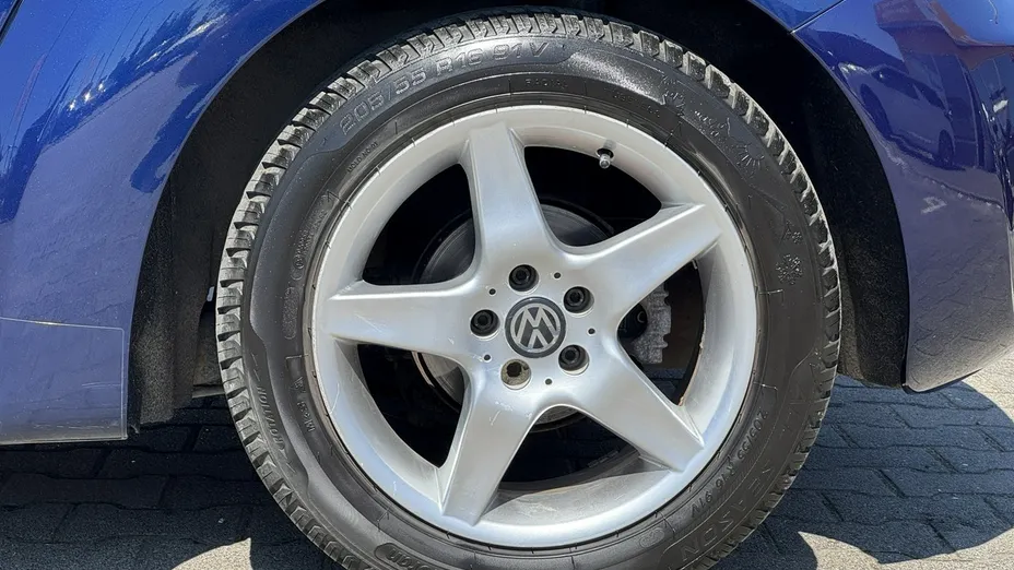 VOLKSWAGEN New Beetle -