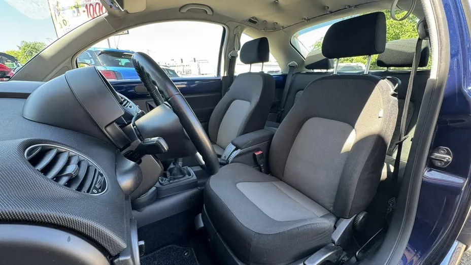 VOLKSWAGEN New Beetle -