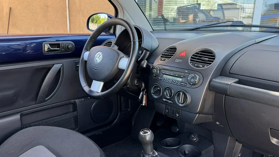 VOLKSWAGEN New Beetle -