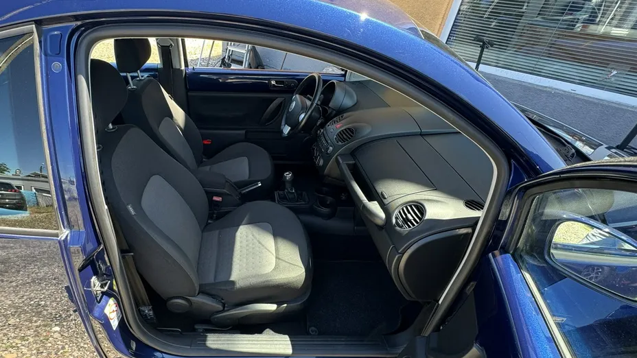 VOLKSWAGEN New Beetle -