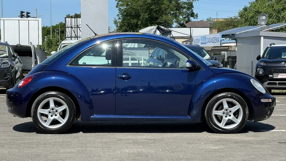VOLKSWAGEN New Beetle -