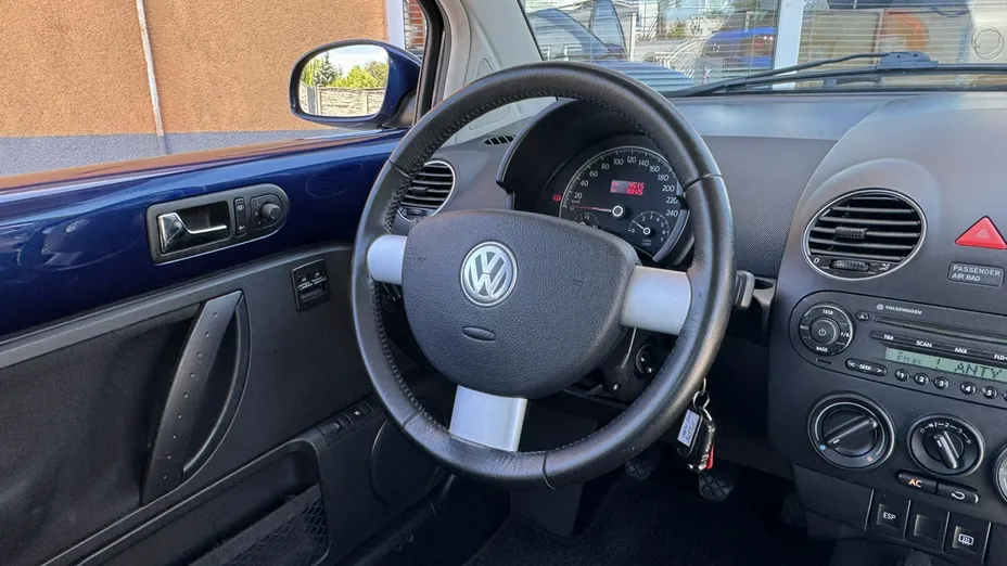 VOLKSWAGEN New Beetle -