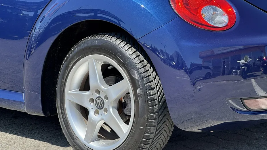 VOLKSWAGEN New Beetle -