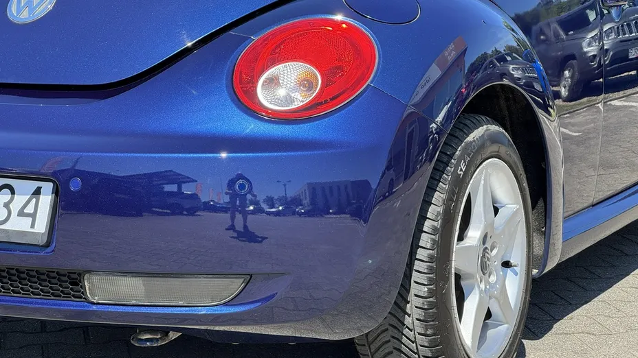 VOLKSWAGEN New Beetle -
