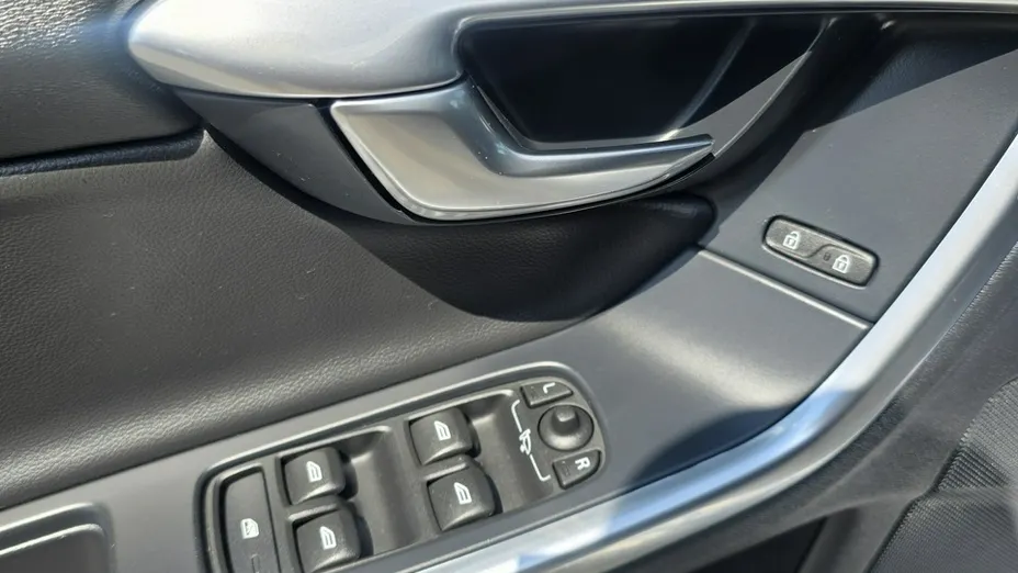 VOLVO V60 -