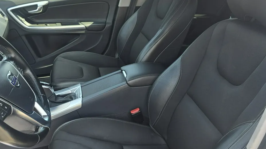 VOLVO V60 -