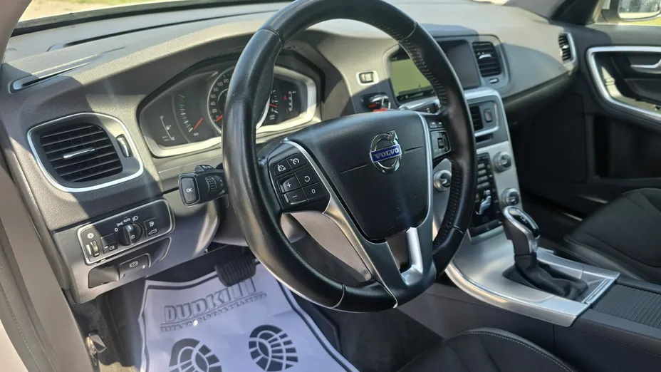 VOLVO V60 -