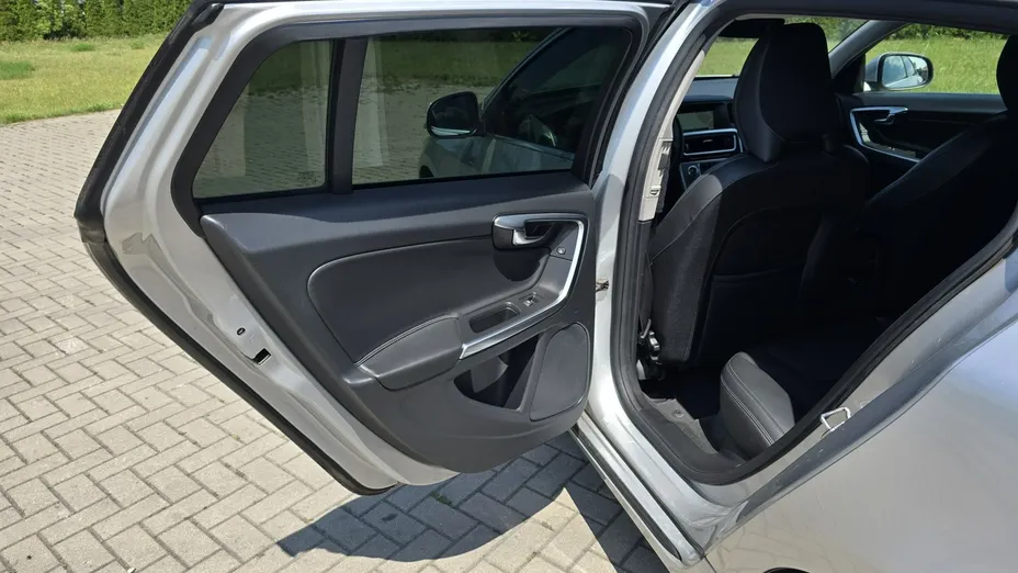 VOLVO V60 -