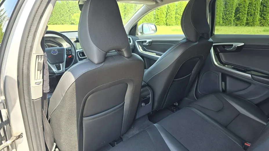 VOLVO V60 -