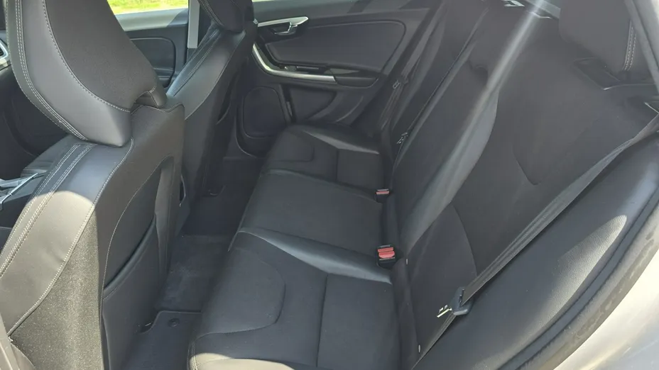 VOLVO V60 -