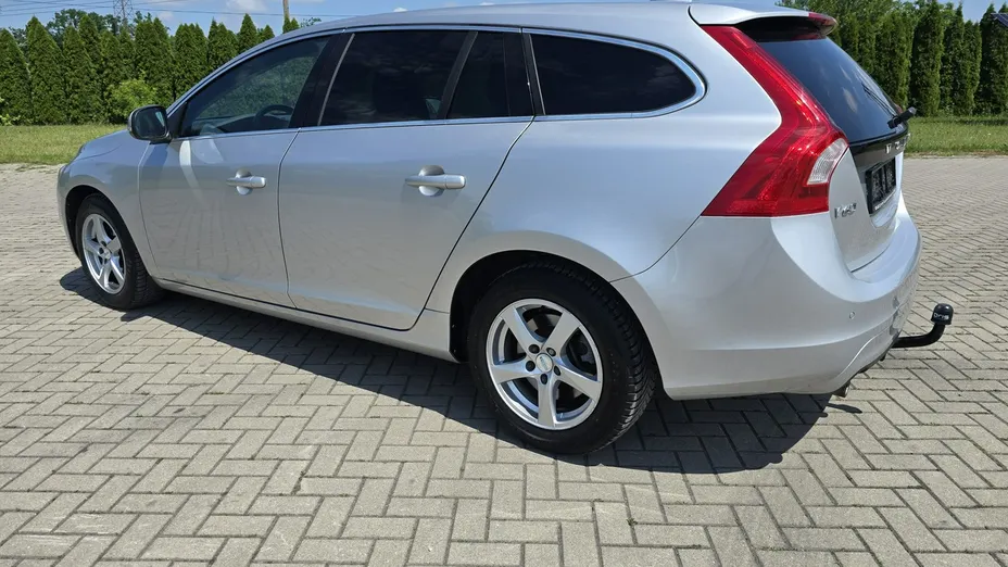 VOLVO V60 -