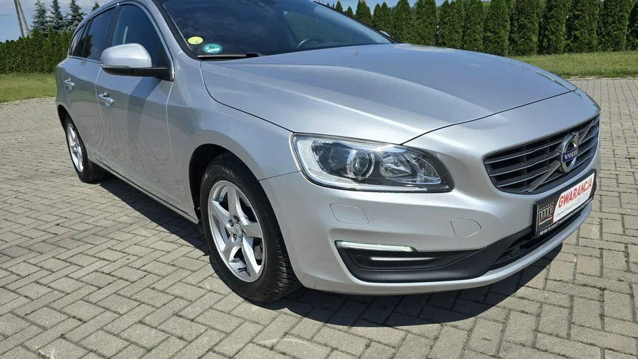 VOLVO V60 -