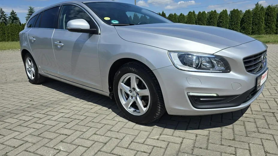 VOLVO V60 -