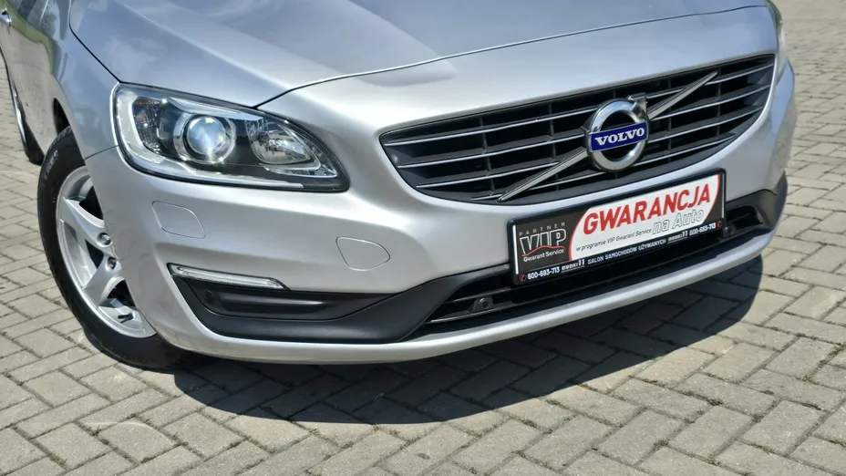 VOLVO V60 -