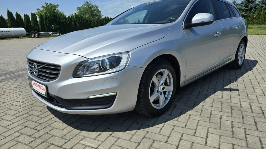 VOLVO V60 -