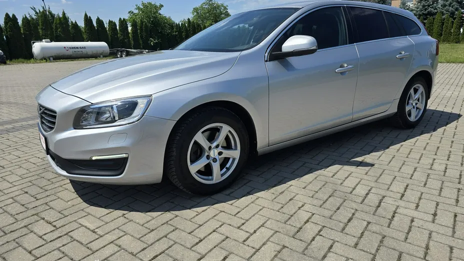 VOLVO V60 -